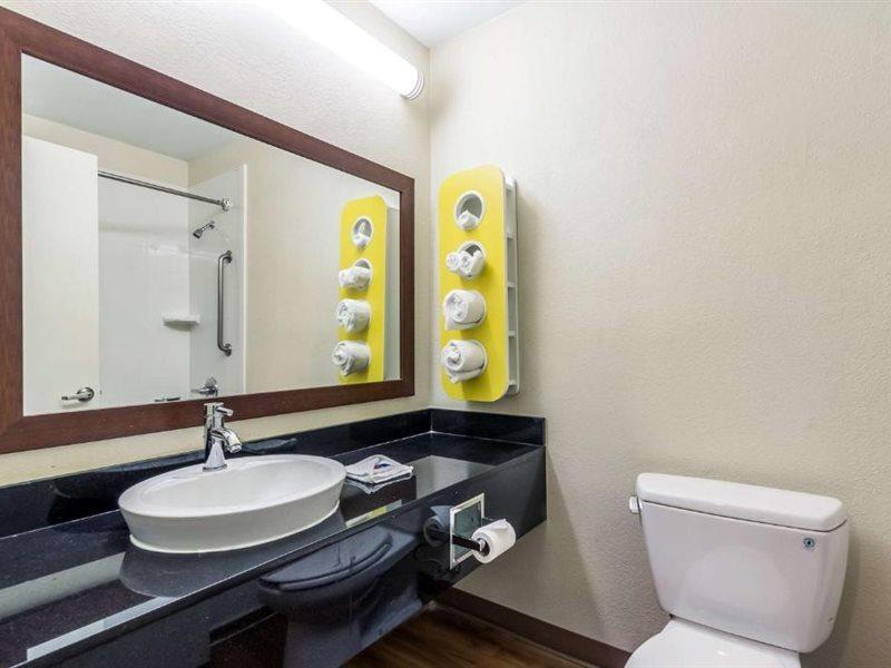 Motel 6 Нью-Брансуик Экстерьер фото
