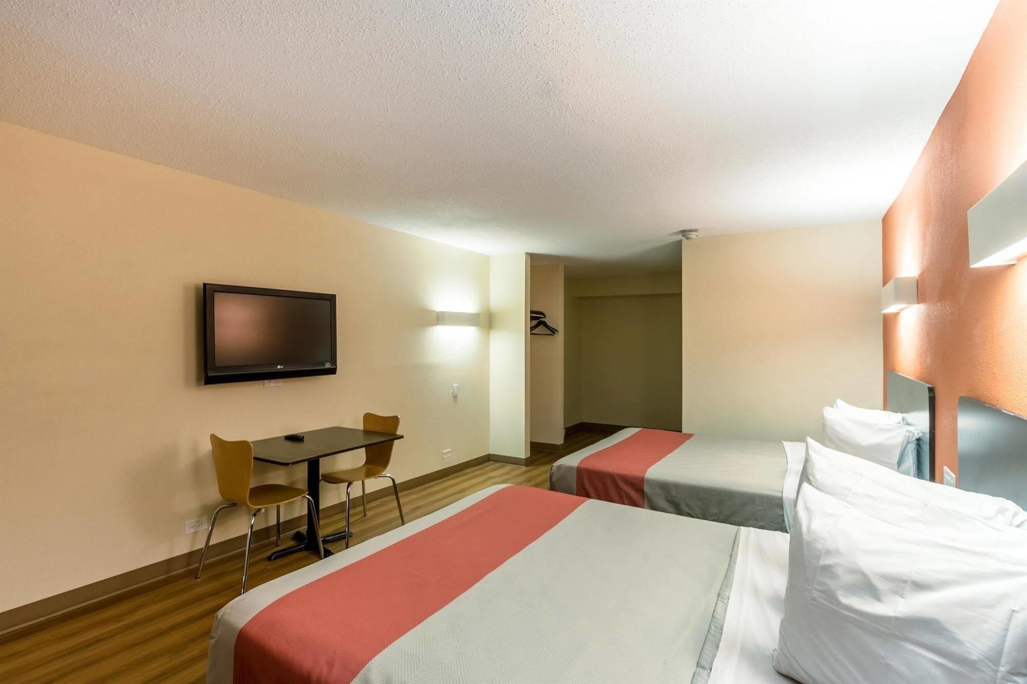 Motel 6 Нью-Брансуик Экстерьер фото