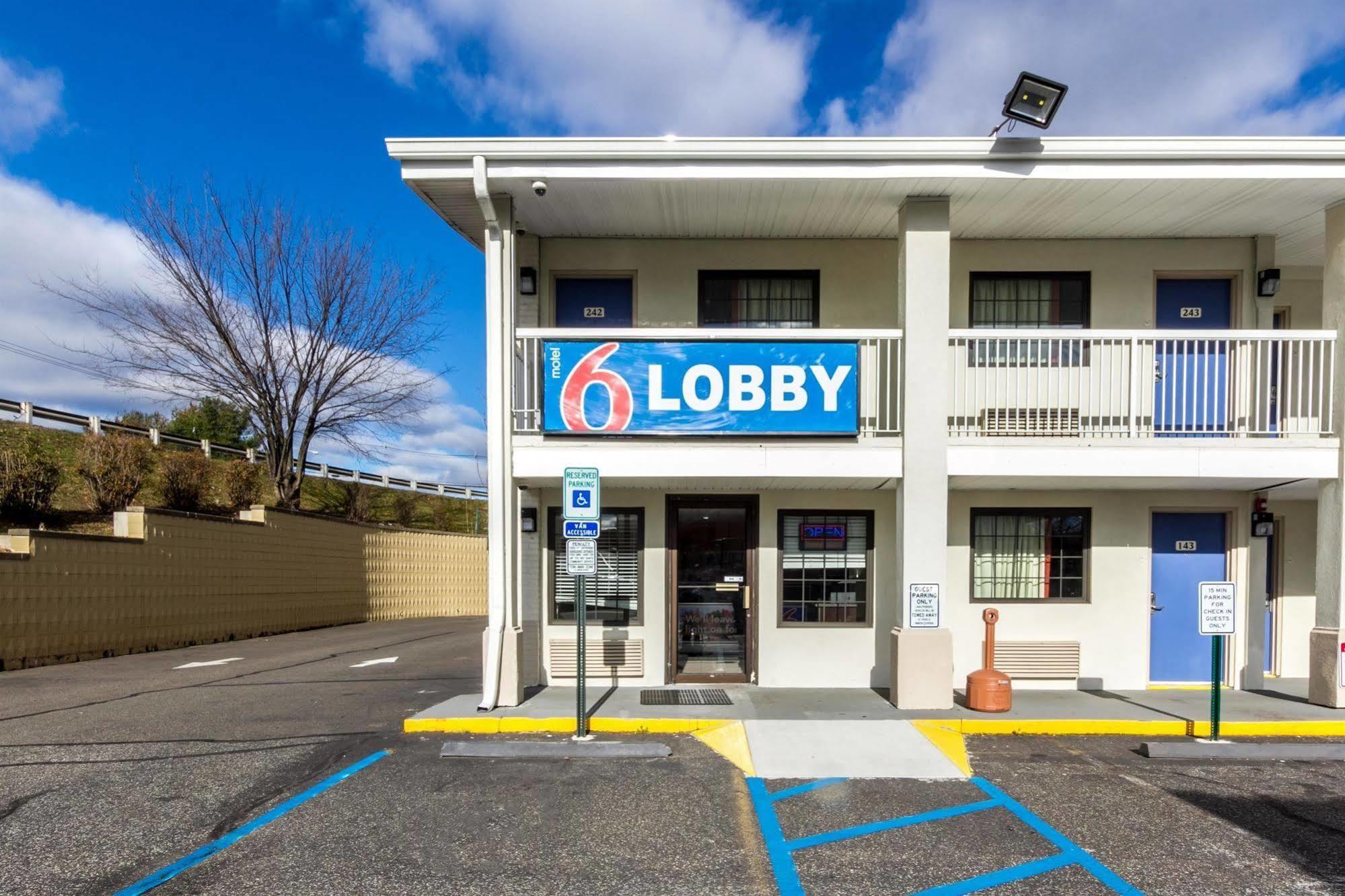 Motel 6 Нью-Брансуик Экстерьер фото